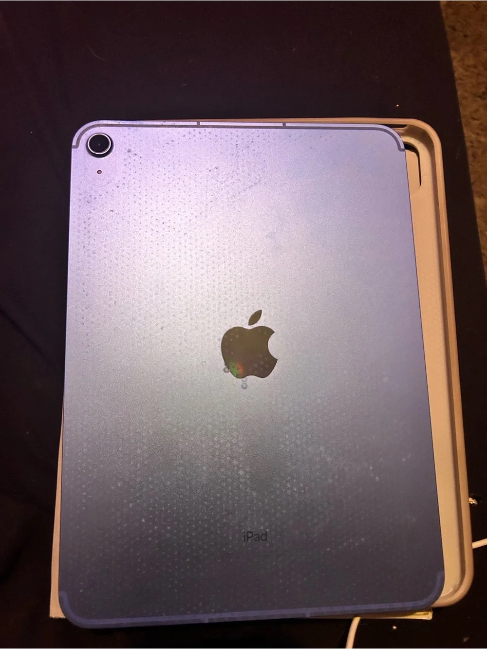 iPad 10th generation comes w case, keyboard ,Apple Pencil and screen protector